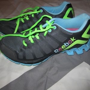 Reebok tennis shoes sz 6